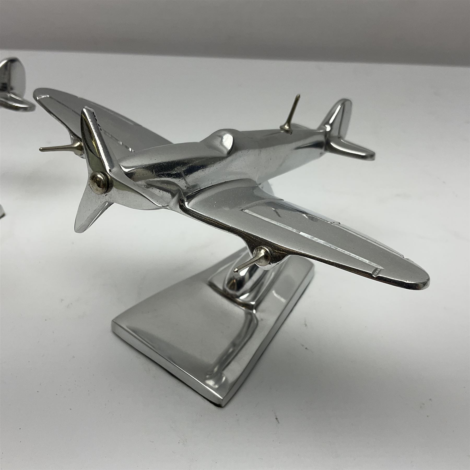 Set of three aluminium planes with rotating propellers, tallest H18cm
