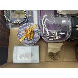 9ct gold stone set ring, silver jewellery including hoop earrings and stone set bracelet, trinket boxes, empty jewellery boxes and a collection of costume jewellery, wristwatches and other collectables