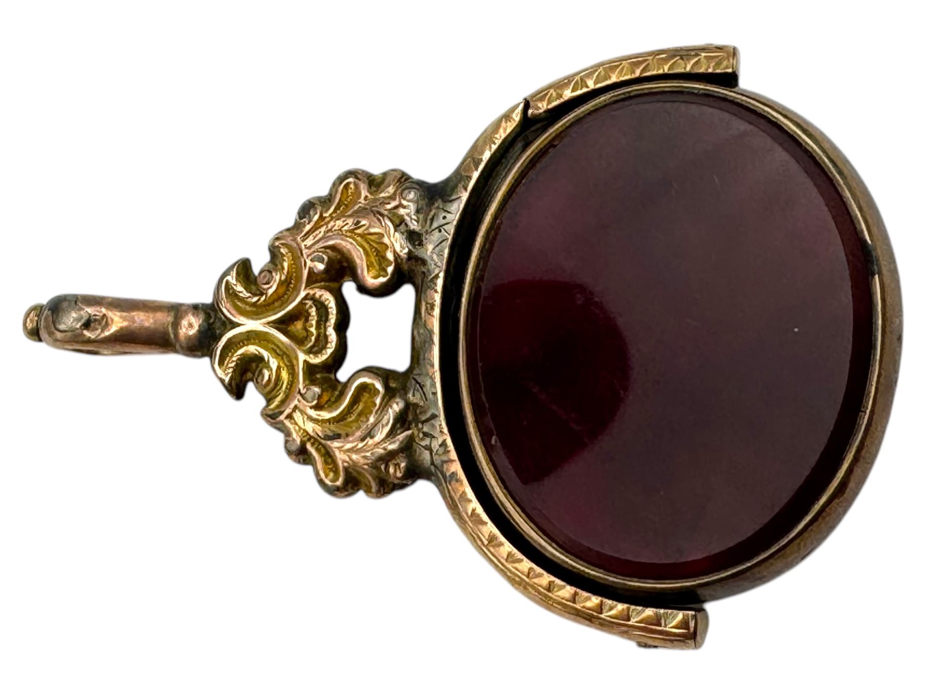 18ct gold diamond daisy cluster ring and a gold-plated carnelian and bloodstone spinner fob, fob L5.5cm