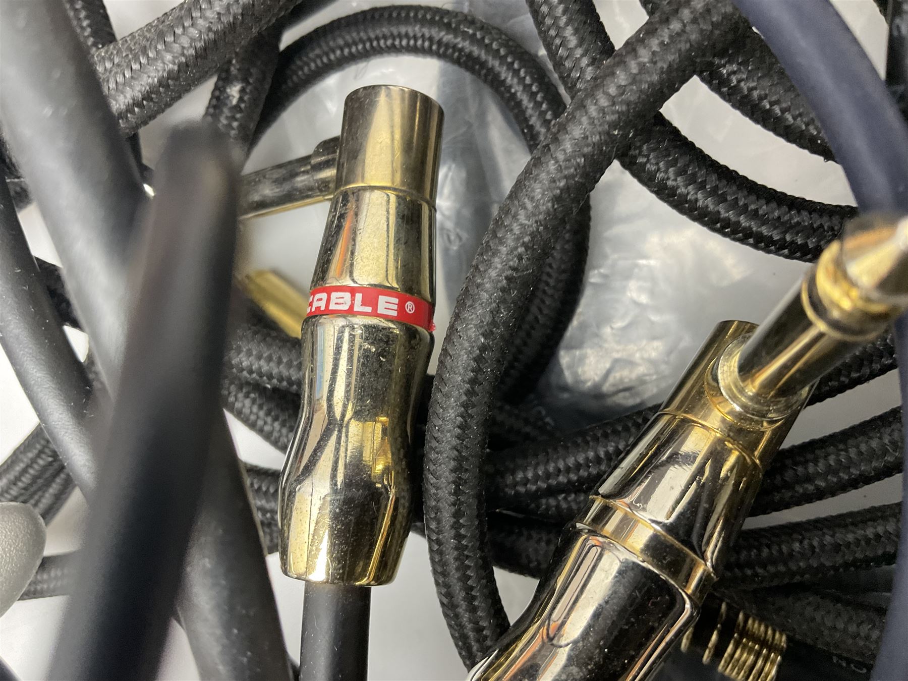 Zoom GFX-4 Guitar Effects processor; quantity of assorted cables; tremolo arms; plectrum wallet; Steepletone SMH10 earphones etc