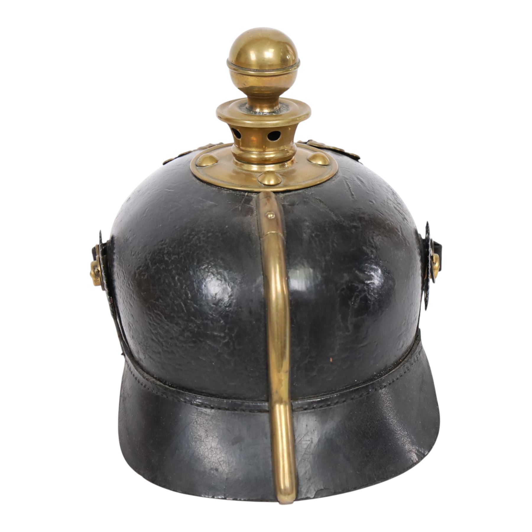 WWI Prussian EM M1895 artillery Pickelhaube, circa 1895, the black leather skull with brass ball finial, brass eagle helmet plate and leather chin strap, one side with a black cockade, the other black and red