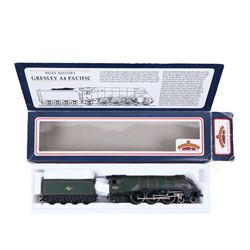 Limited edition 00 gauge Bachmann Class A4 4-6-2 locomotive and tender 'Wild Swan' no. 600...