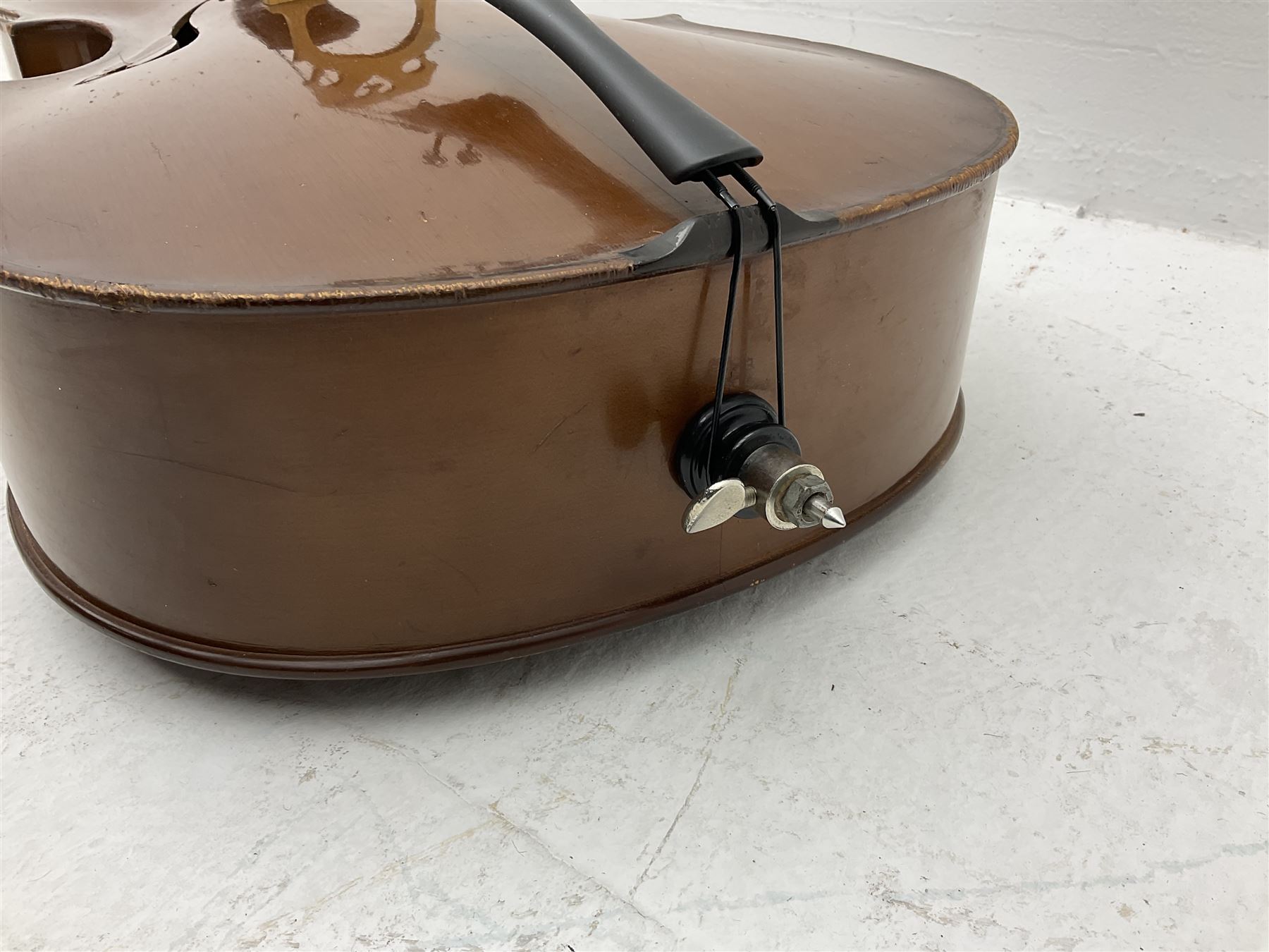 Modern Romanian student's three-quarter size cello with 70cm two-piece maple back and ribs and spruce top, bears label 'Musikinstrumentenfabrik Reghin Romania' L115cm overall