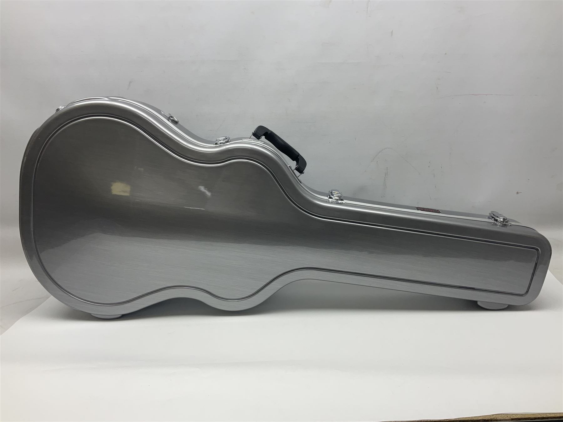 Juan Montes Rodriguez Spanish Flamenco acoustic guitar model R6; bears label dated 2020; in metallic finish fitted hard carrying case