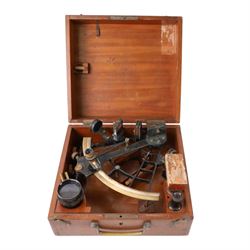 Mid 20th century sextant, brass and lacquered black, unmarked, in fitted wooden case