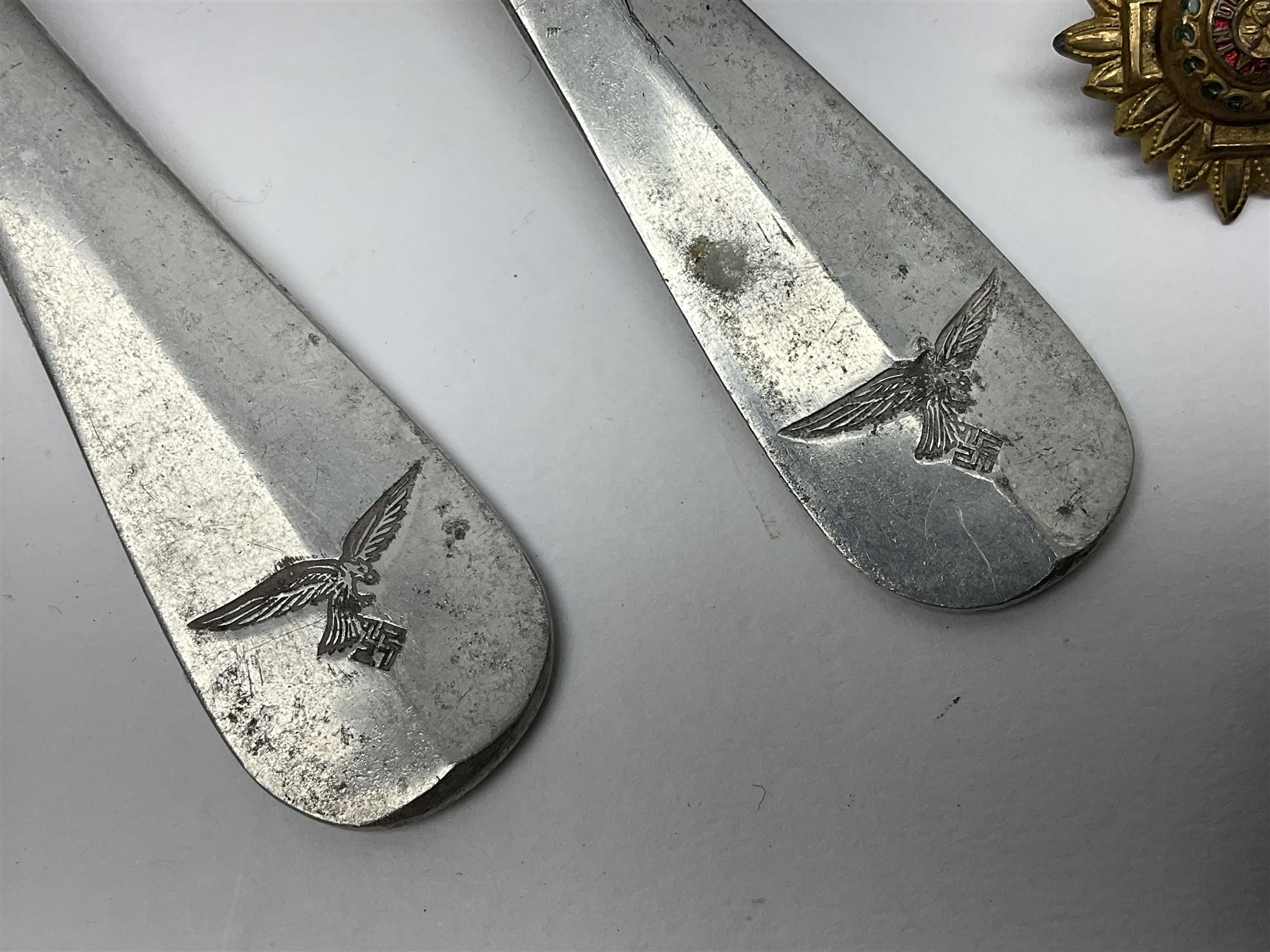 WW2 German Luftwaffe Mess cutlery comprising table spoon and fork, each with H.M.Z.38 mark; WW1 British War Medal awarded to L-13858 Gnr. J. McCabe R.A.; and small quantity of military badges, rank pips etc