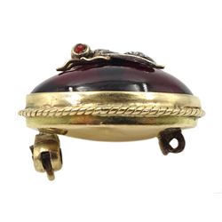 Victorian 15ct gold cabochon garnet brooch with an applied diamond fly