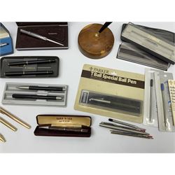 Quantity of pens to include examples by Parker and Cross, some cased etc