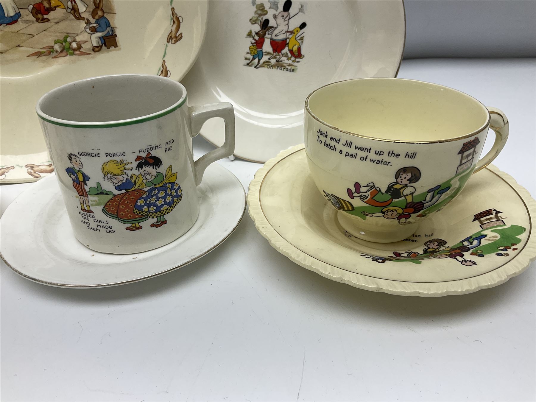 Roseville pine cone bowl, impressed 632-3