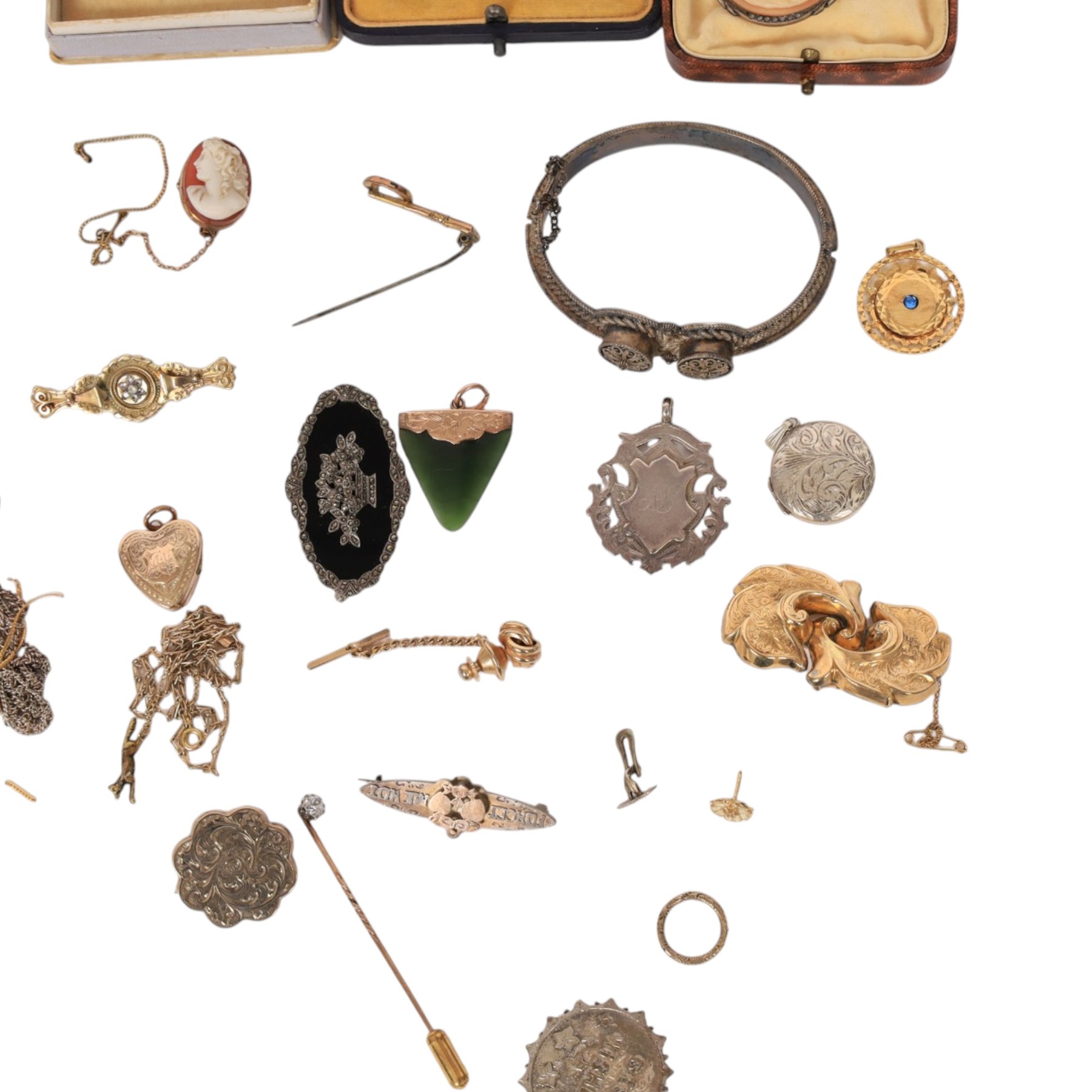 15ct gold cameo brooch, 9ct gold jewellery including stone/paste set brooches, stick pin, hardstone pendant and single enamel rise earring, and a collection of silver and gold plated brooches and lockets