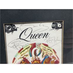 Queen - Framed Queen photograph with facsimile signatures of all four members Freddie Mercury, Brian May, Roger Taylor and John Deacon H14cm