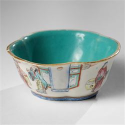 Chinese famille rose footed trefoil dish, enamelled with figures, seal mark to base, D12cm