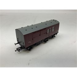 Bachmann Branch-Line '00' gauge - Rolling stock to include a set of three 14 Ton Tank Wagons, set of three Mineral Wagons, set of three Northern Co-Op Private Owner Wagons, 104 Tonne HTA Thrall Bulk Coal Hopper Wagons, BR MK1 Horse Box and others (9)