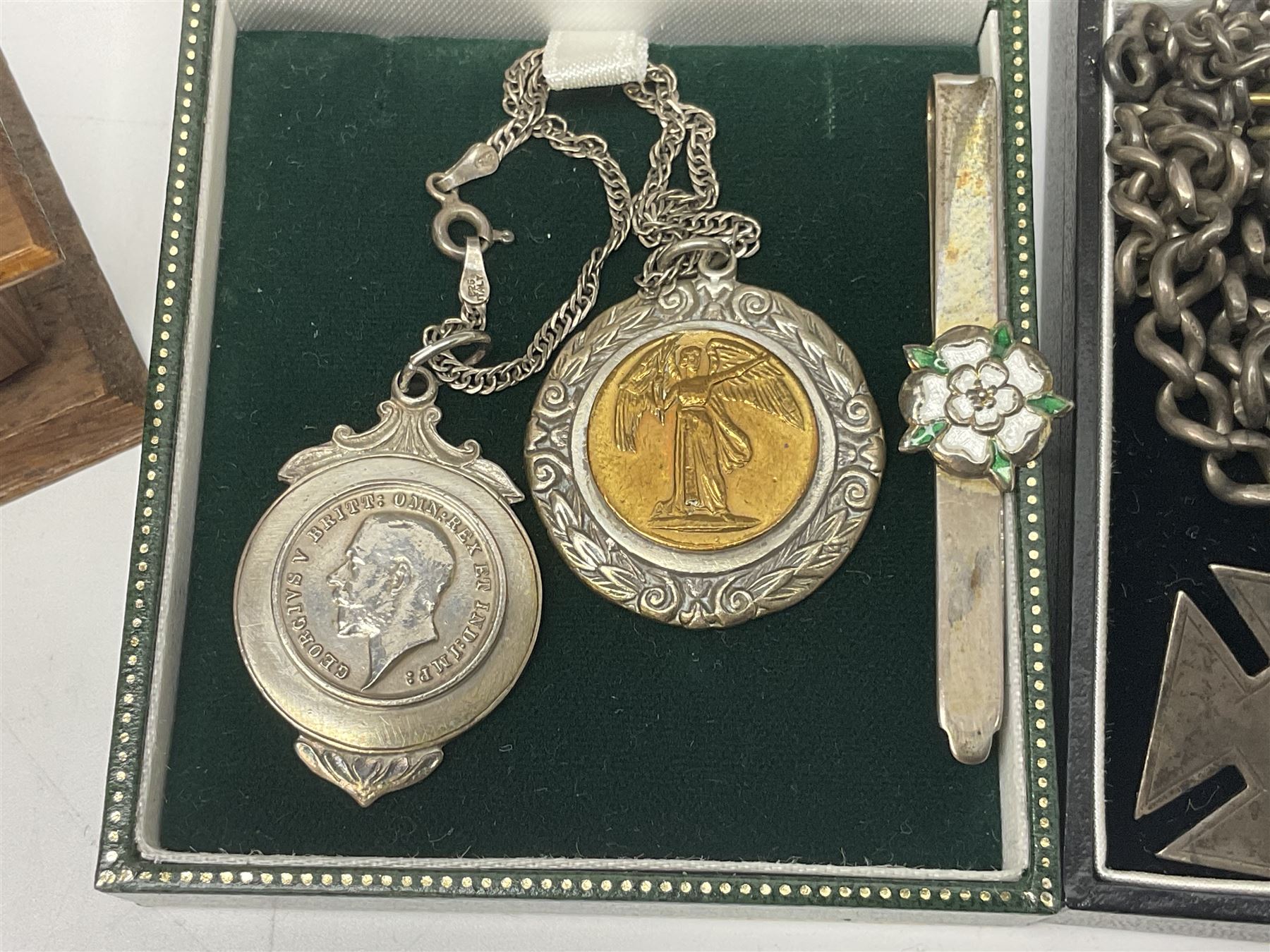 Victorian and later silver jewellery including fob with rose gold cartouche, cross pendant, enamel Yorkshire rose tie pin and fob bracelet,  together with an Edwardian silver vesta case, hallmarked Birmingham 1907, a wooden pocket watch case and three costume brooches 
