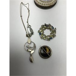 Silver mounted pendant, and two silver mounted brooches, together with a group of costume jewellery and four vintage compacts, in one box 