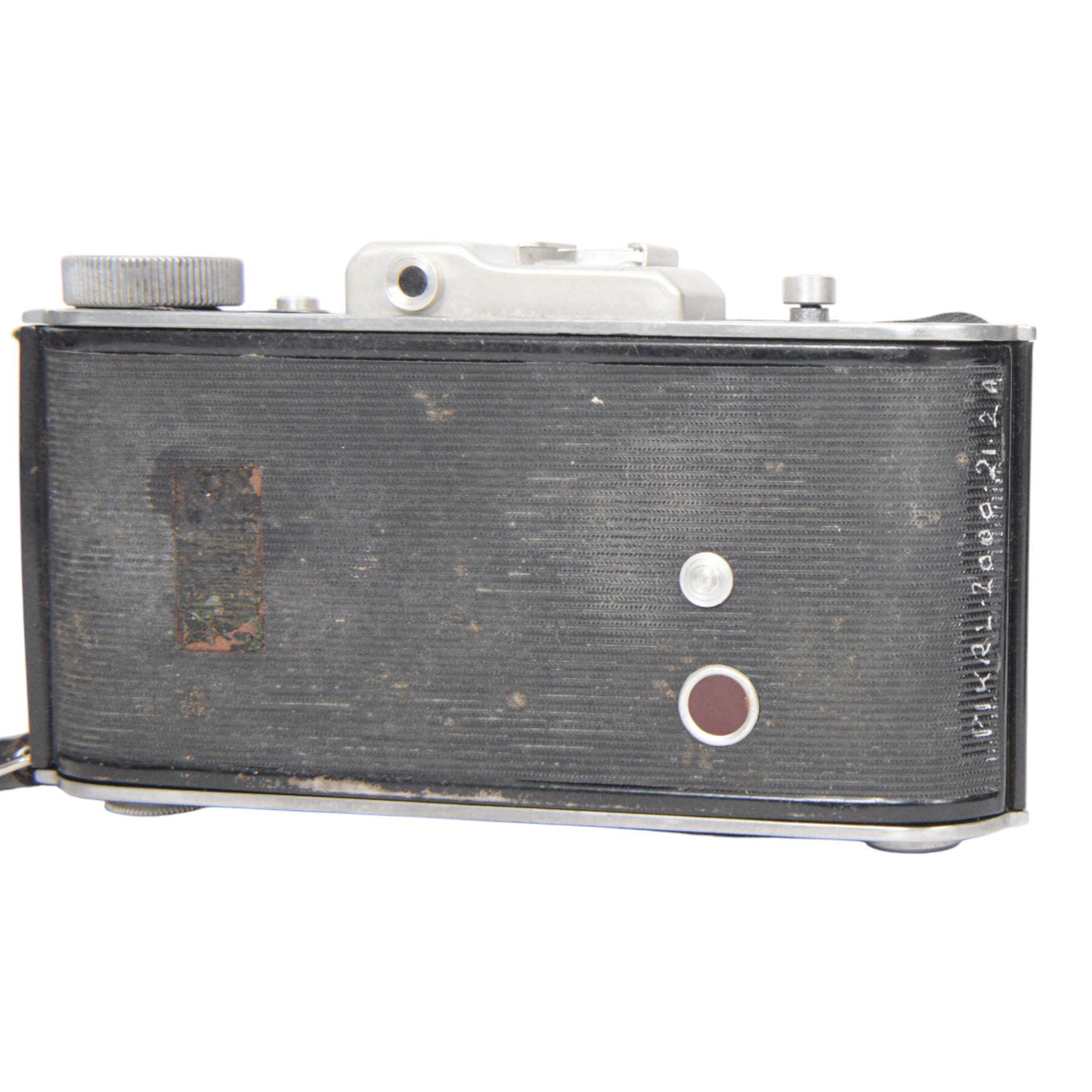 Exacta Jhagee SLR camera with Carl Zeiss Jena Tessar 1:2.8 f=7.5cm lens serial no. 488338, together with a Voigtlander Bessa I Prontor-S with Voigtlander Vaskar 1:4.5/105 lens and a Braun Nurnberg Norca with a Praxar lens