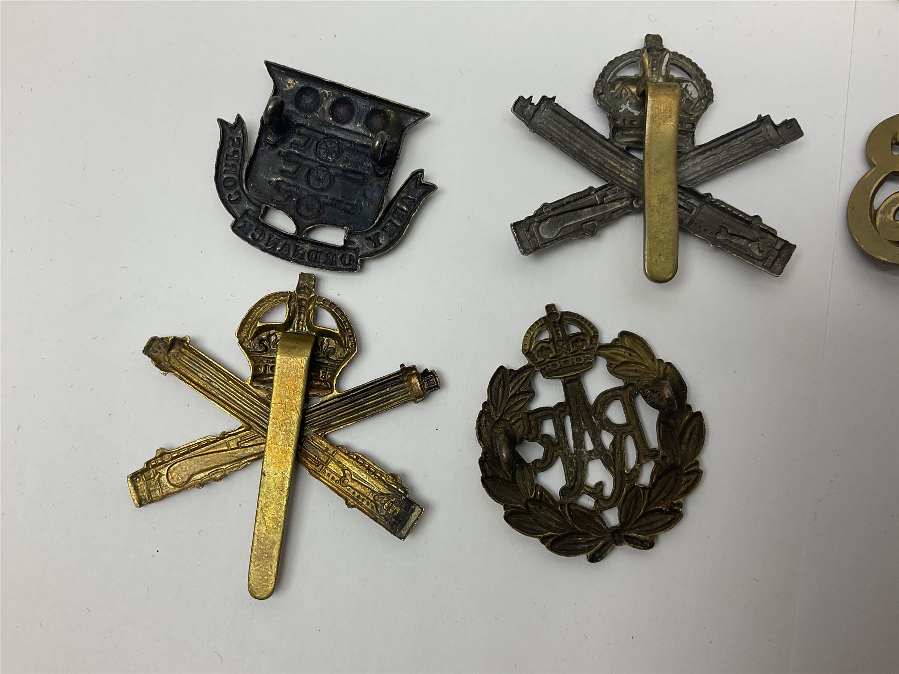 Seventeen cap badges including Expeditionary Forces Canteen, Machine Gun Corps, Tank Regiment, Jewish Battalions, Ordnance Corps, Medical Corps, Cyclist Corps, RFC & RAF, Veterinary Corps, Drake battalion etc (17)