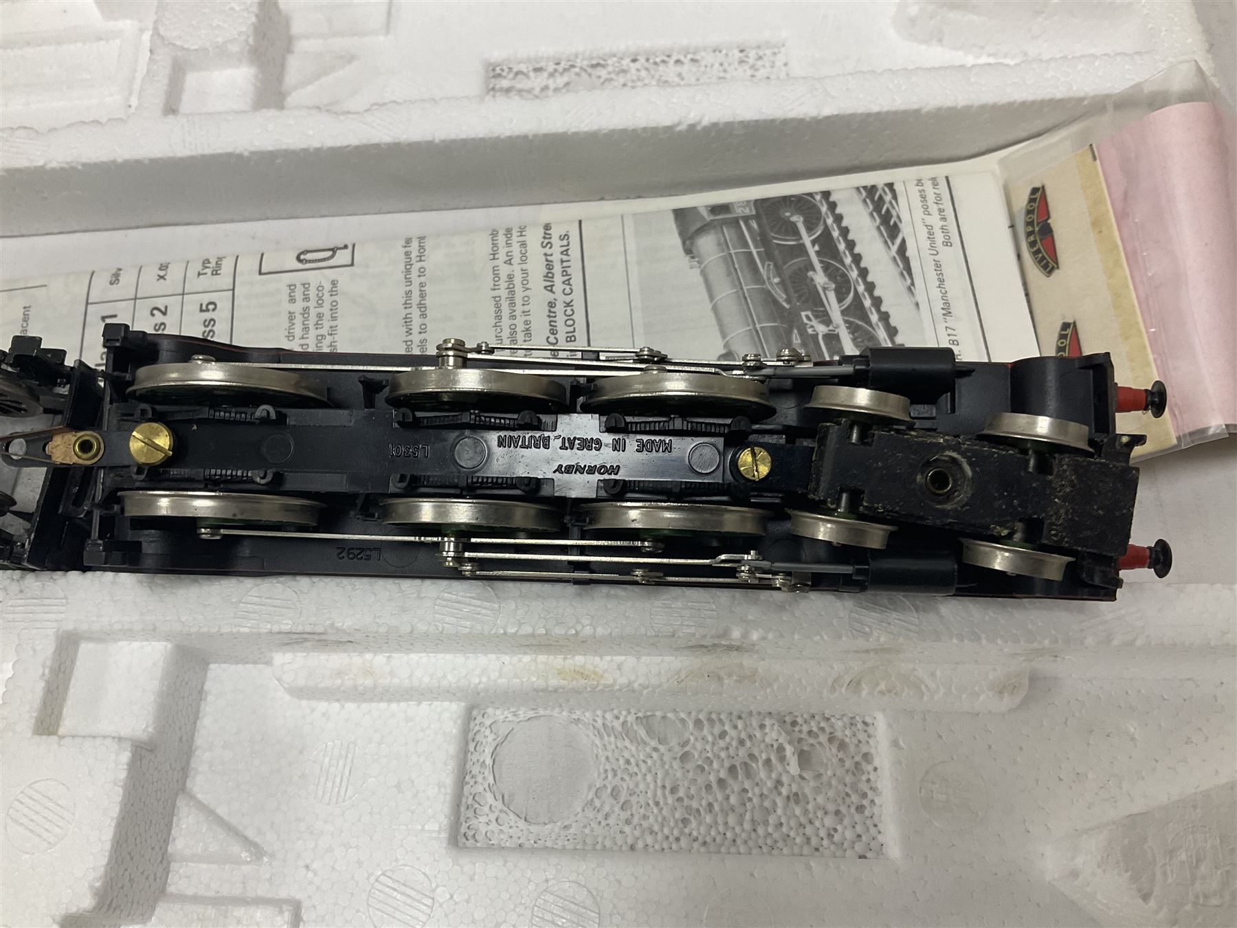 Hornby ‘00’ gauge - Class B17 4-6-0 ‘Manchester United’ locomotive no.2862 in LNER green; Class B17 4-6-0 ‘Leeds United’ locomotive no.61656 in BR green; Class D41/1 4-4-0 ‘Yorkshire’ locomotive no. 62700; Class 49/1 4-4-0 ‘Cheshire’ locomotive no.2753 in LNER green; in original boxes (4) 