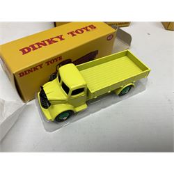 Ten Atlas Dinky die-cast models and accessories including, Bedford TK Tipper no. 435, Austin Wagon no. 412, two Miniatures, 25 O Camion Laiter, 'Panneaux De Signalisation Routiere' and others (10)