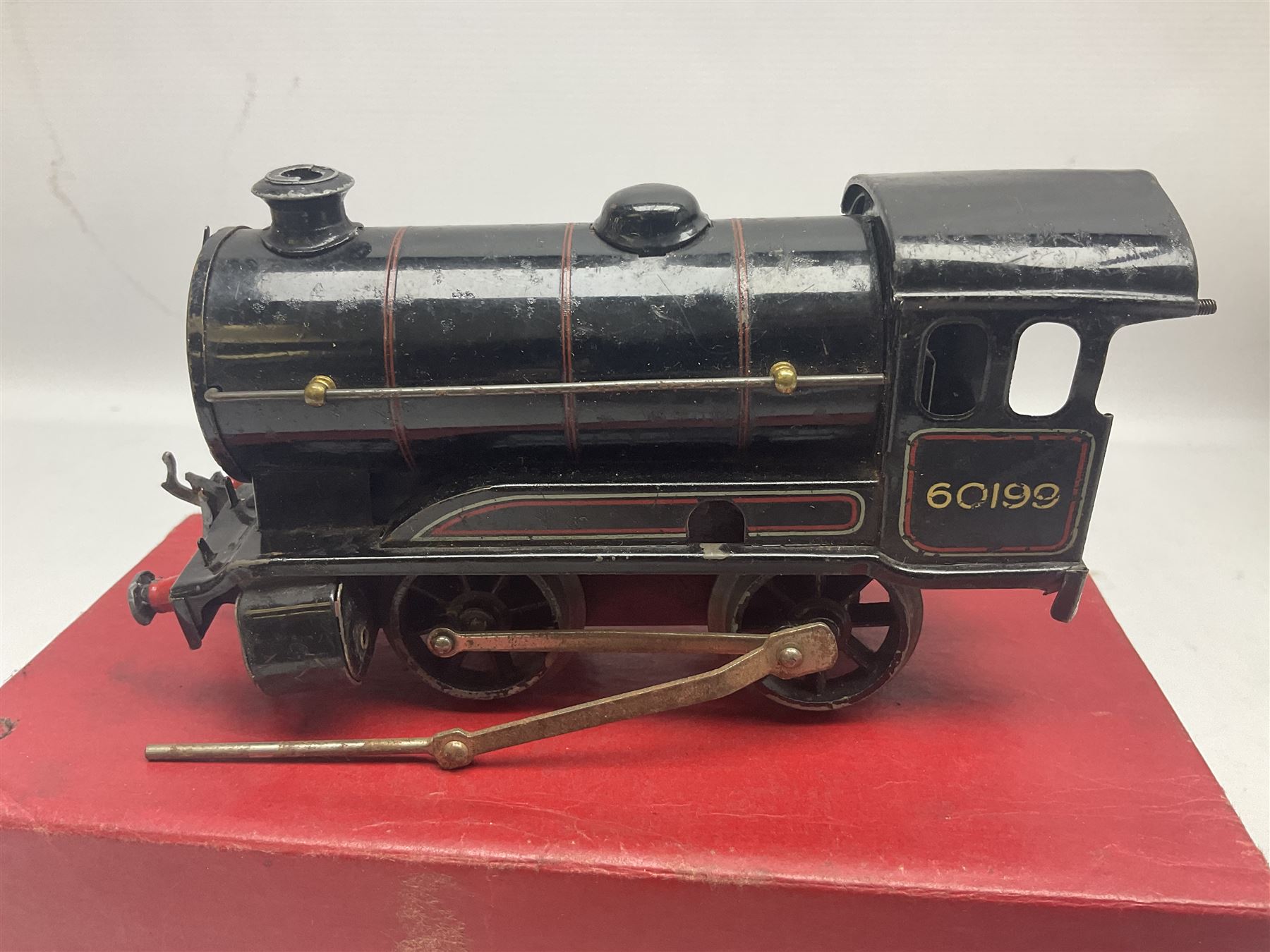 Hornby '0' gauge - No.501 clockwork 0-4-0 locomotive No.1842; boxed; No.501 Tender; boxed; No.101 clockwork 0-4-0 locomotive No.2270; and No.50 clockwork 0-4-0 locomotive No.60199 for spares or repair; boxed (4)
