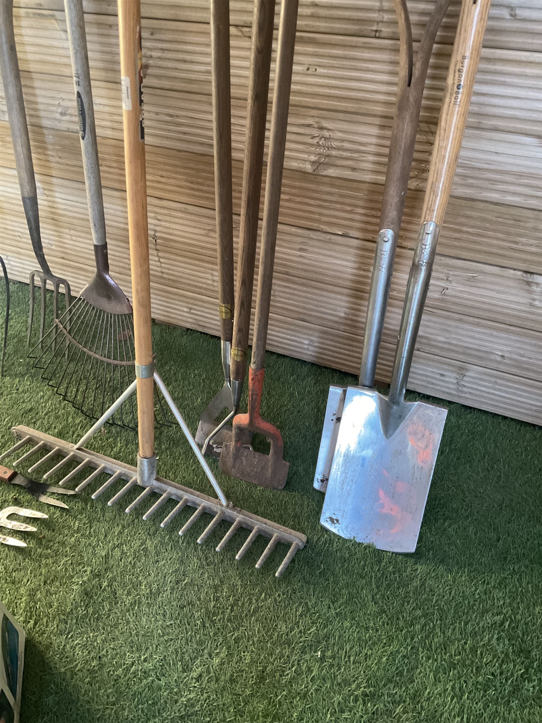 Selection of gardening tools and Draper wet and dry vacuum  - THIS LOT IS TO BE COLLECTED BY APPOINTMENT FROM DUGGLEBY STORAGE, GREAT HILL, EASTFIELD, SCARBOROUGH, YO11 3TX