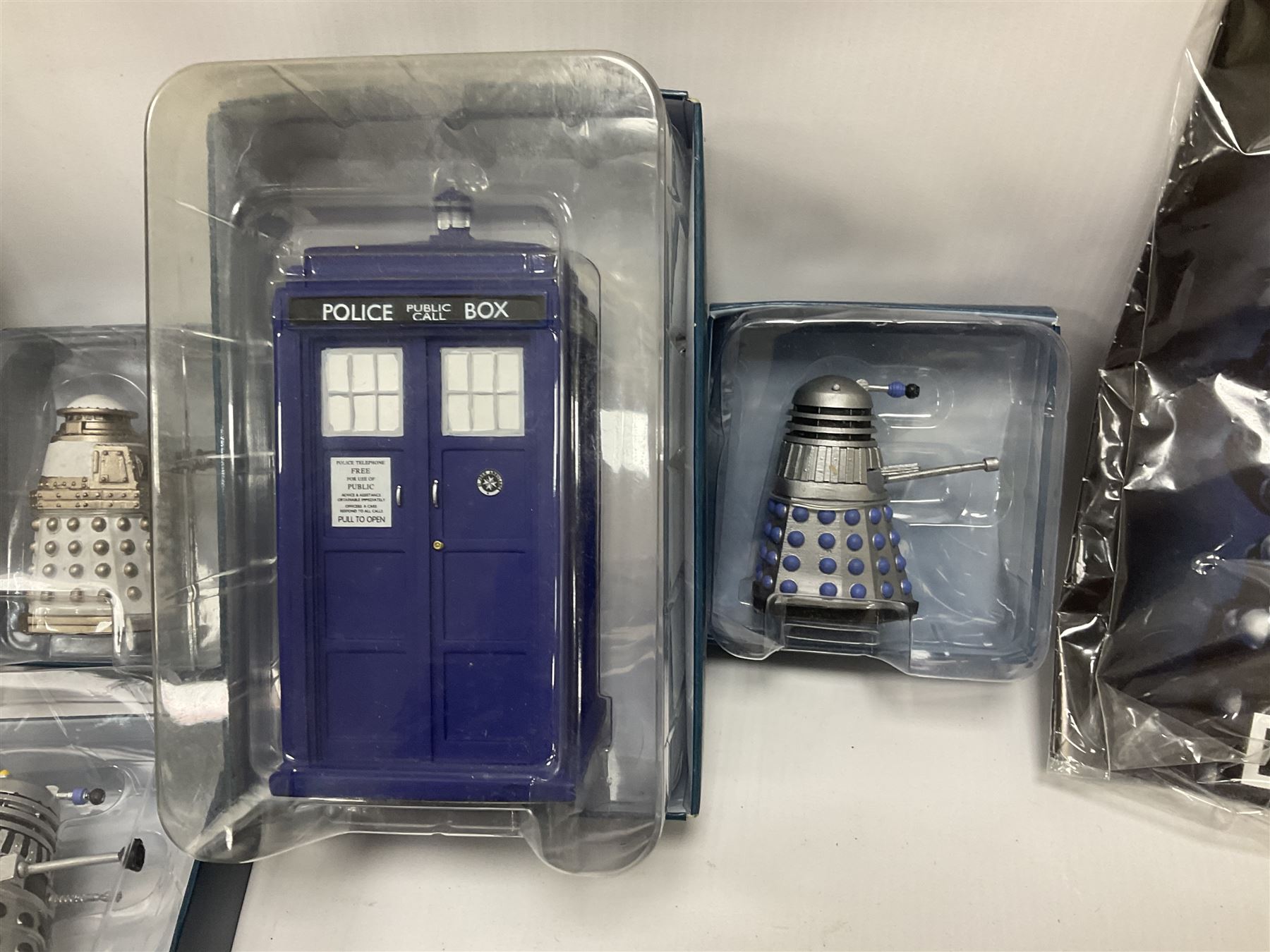 ‘Dr Who’ - Eaglemoss periodical Figurine Collection comprising twenty-seven figures of Tardis’ and Daleks, including Special Tardis 1 figure, two still with original magazine; all boxed, most with factory tie-downs 