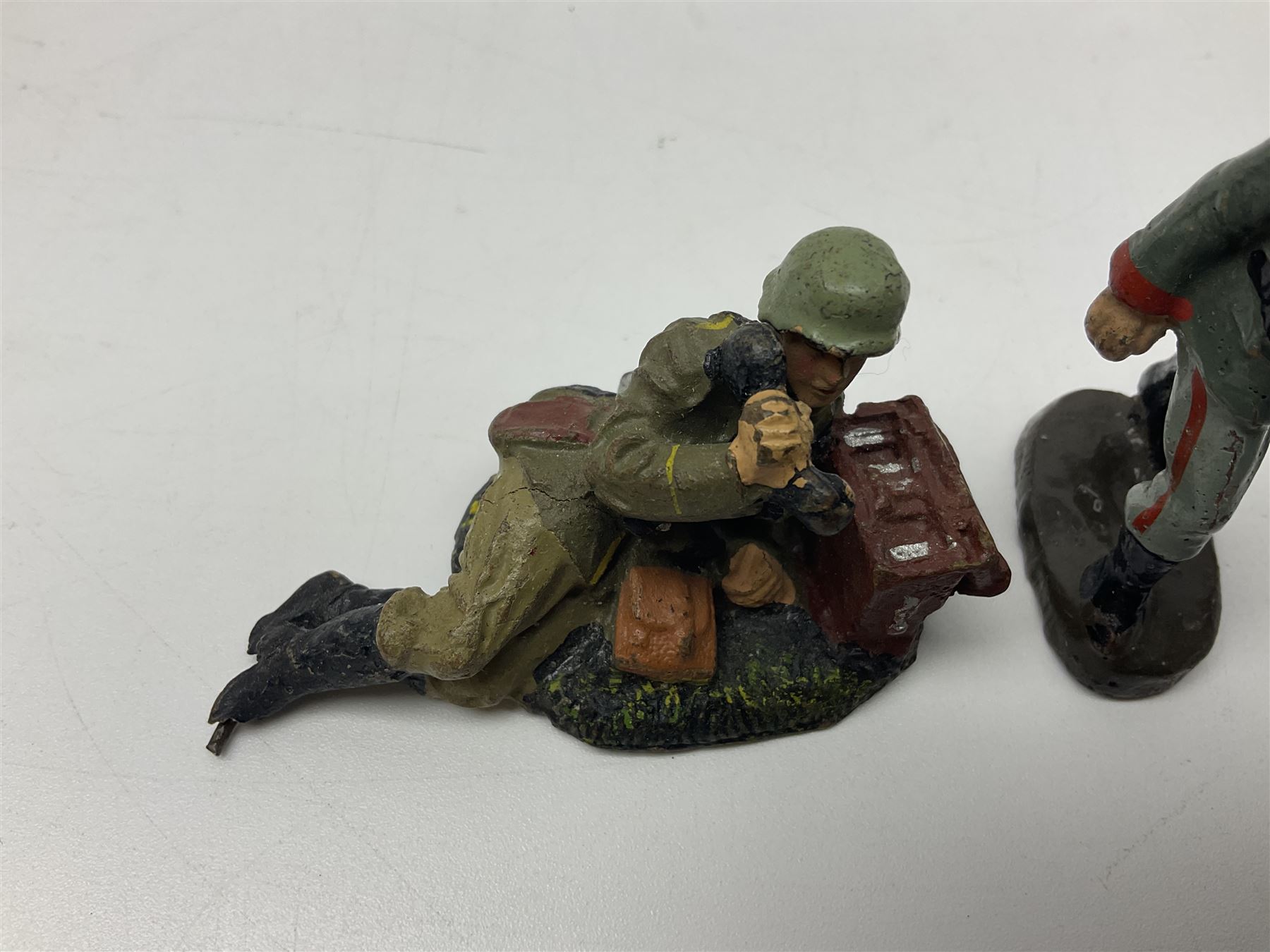 German Lineol Flak Artillery Gun on revolving base H11cm; four other Lineol WW2 German soldiers; and three Elastolin German soldiers including reclining radio operator (8)