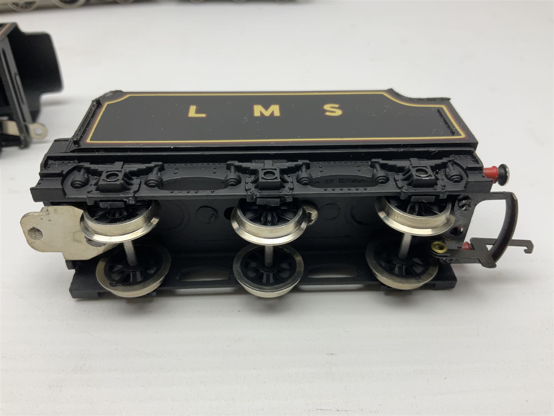 Wrenn '00' gauge - two Princess Coronation (Duchess) Class 4-6-2 locomotives - 'City of Glasgow' No.46242 in BR Blue; and 'Duchess of Hamilton' No.6229 in LMS Black; both boxed with instructions (2)