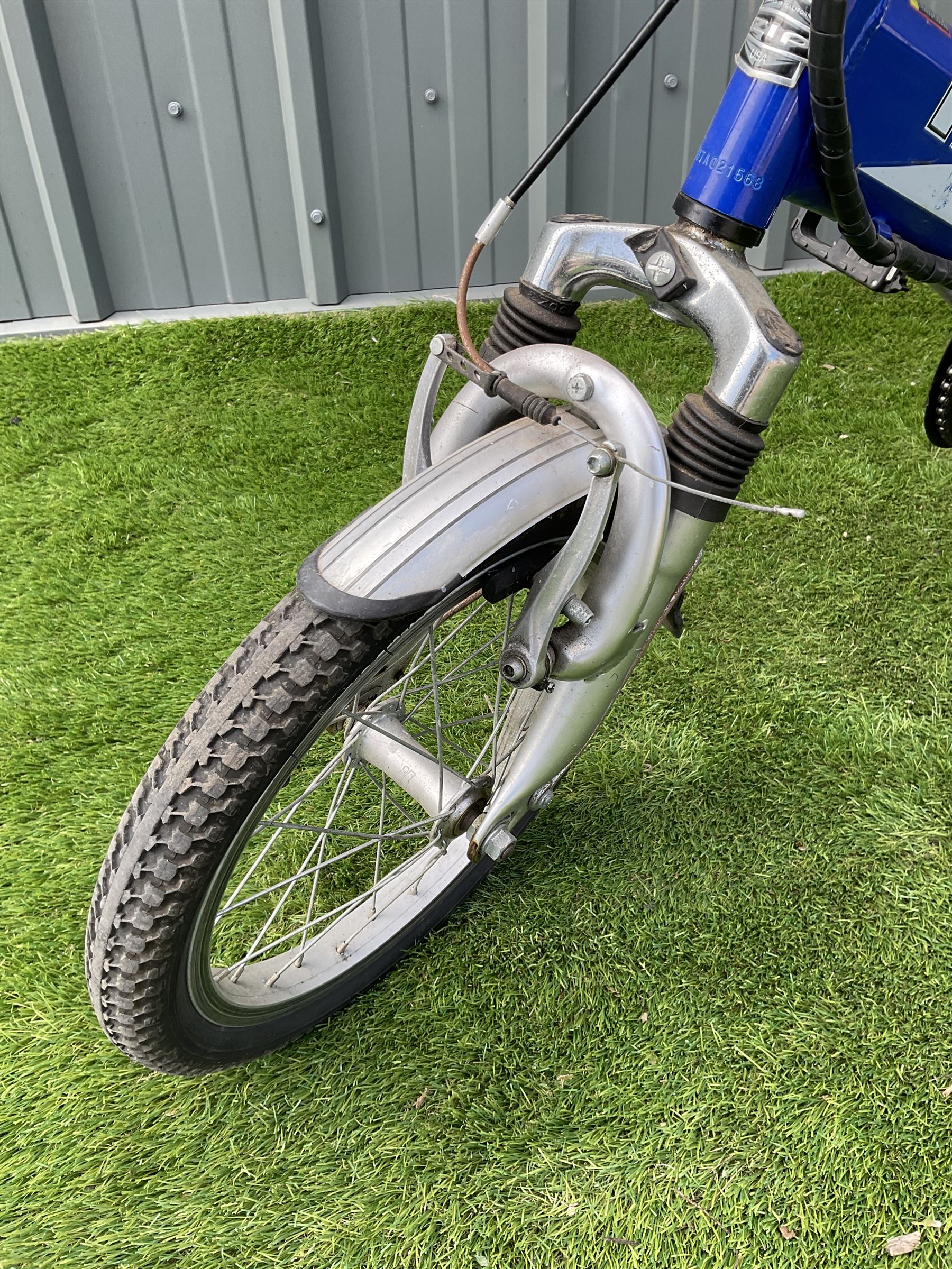 EZGo Izip electric bicycle working order THIS LOT IS TO BE COLLECTED BY APPOINTMENT FROM DUGGLEBY STORAGE GREAT HILL EASTFIELD SCARBOROUGH YO11 3TX Garden Home Commercial Assets