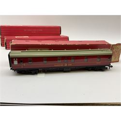 Hornby Dublo - six coaches comprising 4060 Open Corridor Coach 1st Class W.R.; 4061 Open Corridor Coach 2nd Class W.R.; 4062 Open Corridor Coach 1st Class B.R.; 4063 Open Corridor Coach 2nd Class B.R.; 4075 Passenger Brake Van B.R.;and 4078 Composite Sleeping Car B.R.; all in boxes (6)