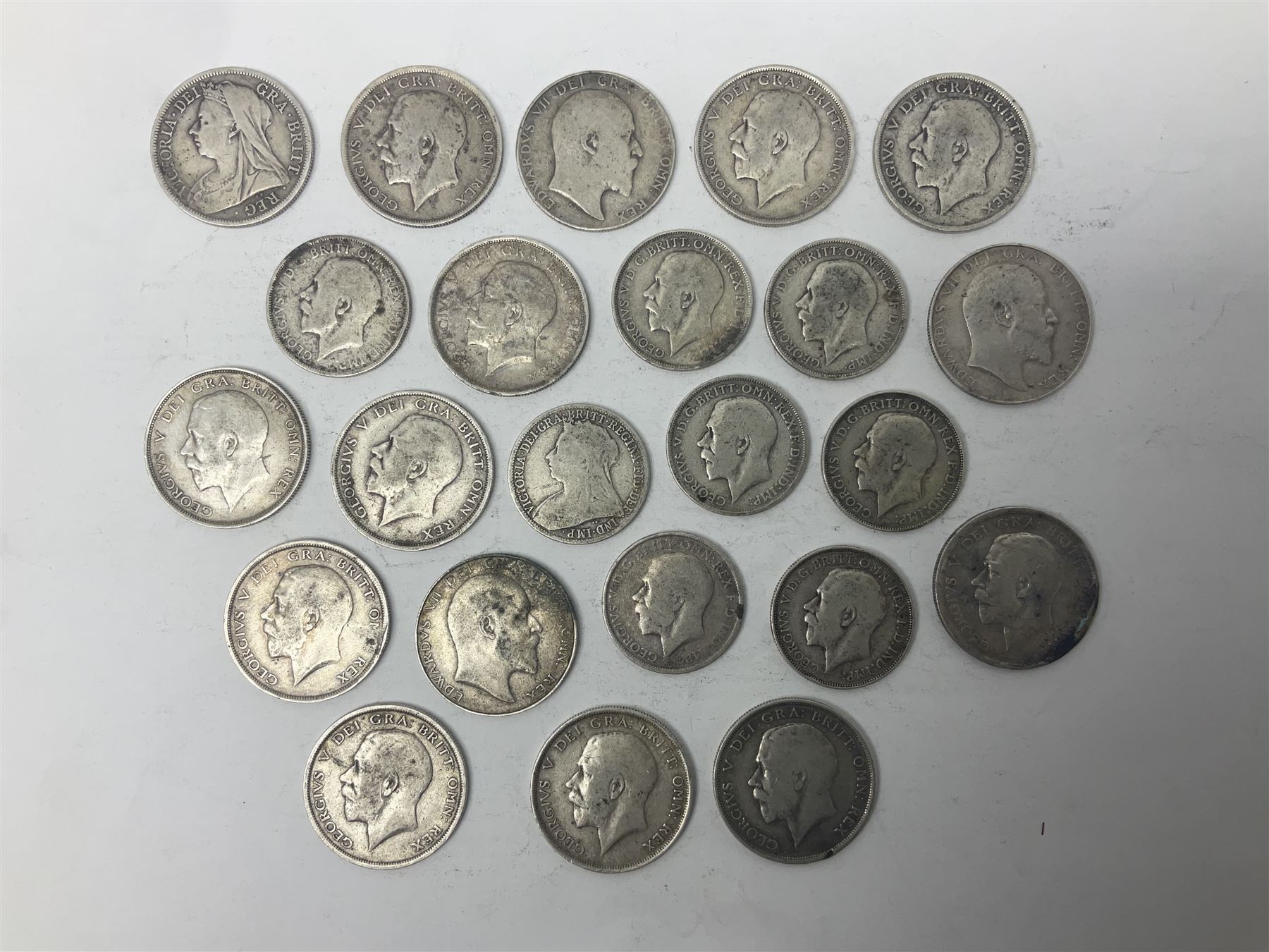 Approximately 300 grams of Great British pre-1920 silver coins, comprising half crowns, florins and shillings, including Queen Victoria 1900 half crown, King Edward VII 1907 and 1910 half crowns, etc. 