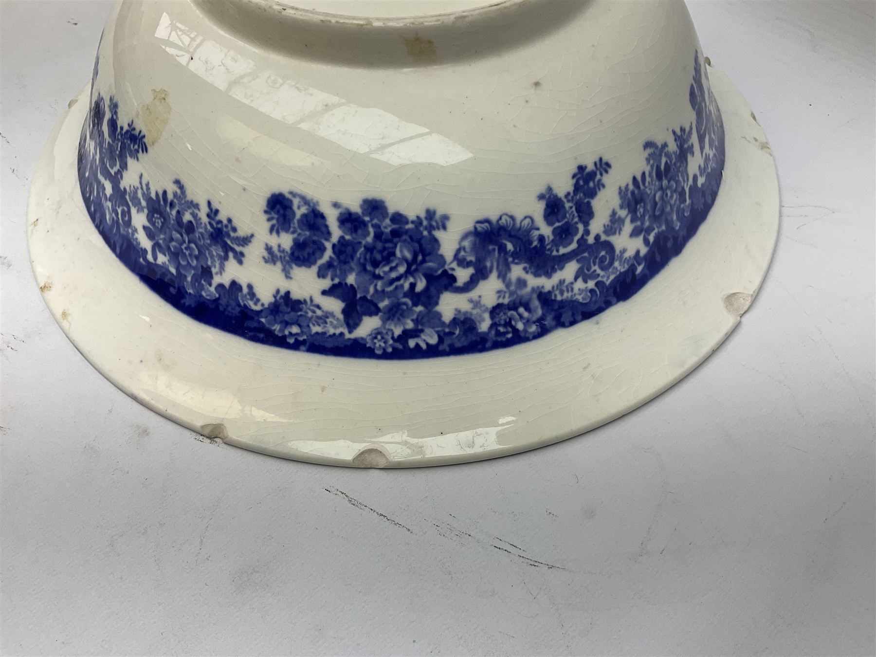 Mintons Genevese pattern wash bowl, jug and toothbrush holder, together with a similar Mintons blue and white soap dish, all decorated in the oriental style, all with printed marks beneath, largest D32cm