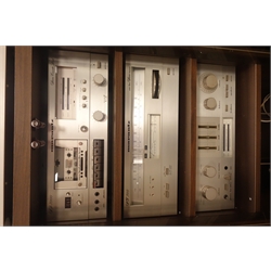  Marantz vintage hi-fi system, including TT2000 record player, SD 3000 cassette deck, SJ300 am/fm tuner and PM400 amplifier, houses in a walnut cabinet with glass doors, (W46cm, H112cm, D40cm) and pair HD540 speakers   