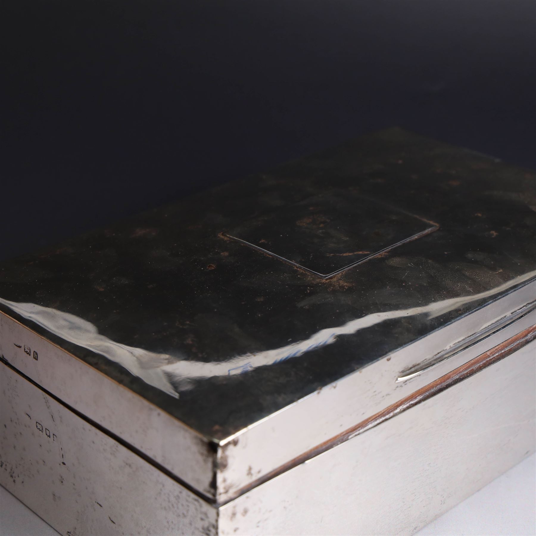 1920s silver mounted cigar box, of rectangular form with later applied vacant rectangular cartouche to hinged cover, opening to reveal compartmentalised softwood interior, hallmarked London 1923, makers mark worn and indistinct, H7cm, W22cm