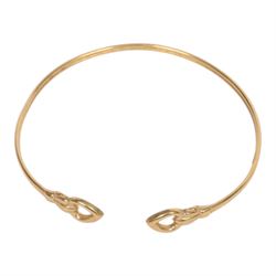 9ct gold jewellery, comprising bangle with metal core, curb link chain and fine chain