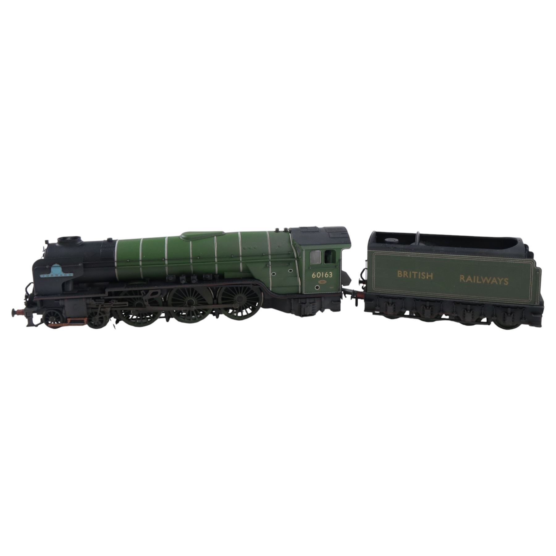 Three boxed 00 gauge Hornby locomotives, two unboxed 00 gauge locomotives, including Bachmann Class A1 Tornado, two Hornby composite coaches, Hornby breakdown crane and an empty Bachmann presentation box
