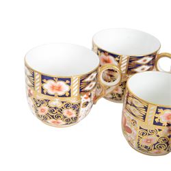 Royal Crown Derby Imari 2451 pattern, cups and saucers of various sizes, comprising ten cups and nine saucers  