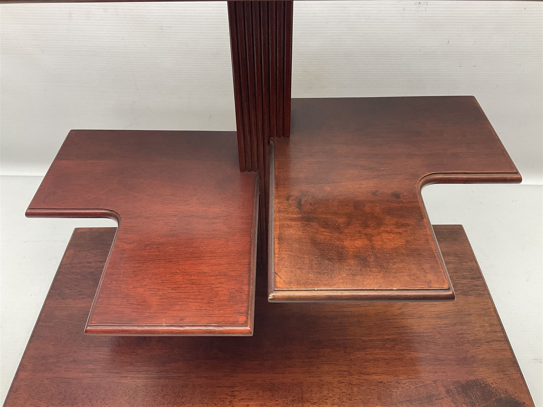 Ten Franklin Mint National wildlife Foundation Big Cats of the World figures to include, White Bengal Tiger, Jaguar, Cougar, Cheetah, Clouded Leopard etc, with display stand