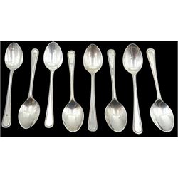 Modern silver Bead Edge pattern canteen, for six place settings, comprising dinner forks, dinner knives, side forks, side knives, soup spoons, dessert spoons, and teaspoons, plus four dessert forks, and a butter knife, hallmarked William Yates Ltd, Sheffield 1984, 1985, 1986 and 1987, approximate total weighable silver 82.65 ozt (2571 grams)

