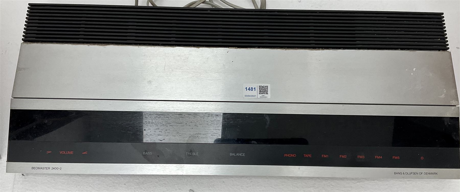 Bang & Olufsen 2400-2 Beocentre with two Beovos S50 speakers 