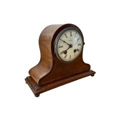German Edwardian 8-day mahogany cased mantle clock, with pendulum and key.