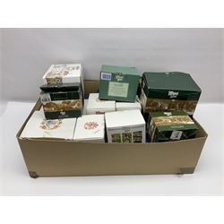 Nineteen Lilliput Lane models from the Scottish Collection, to include John Knox House, Castaway, Pineapple House, etc, all models with original boxes 