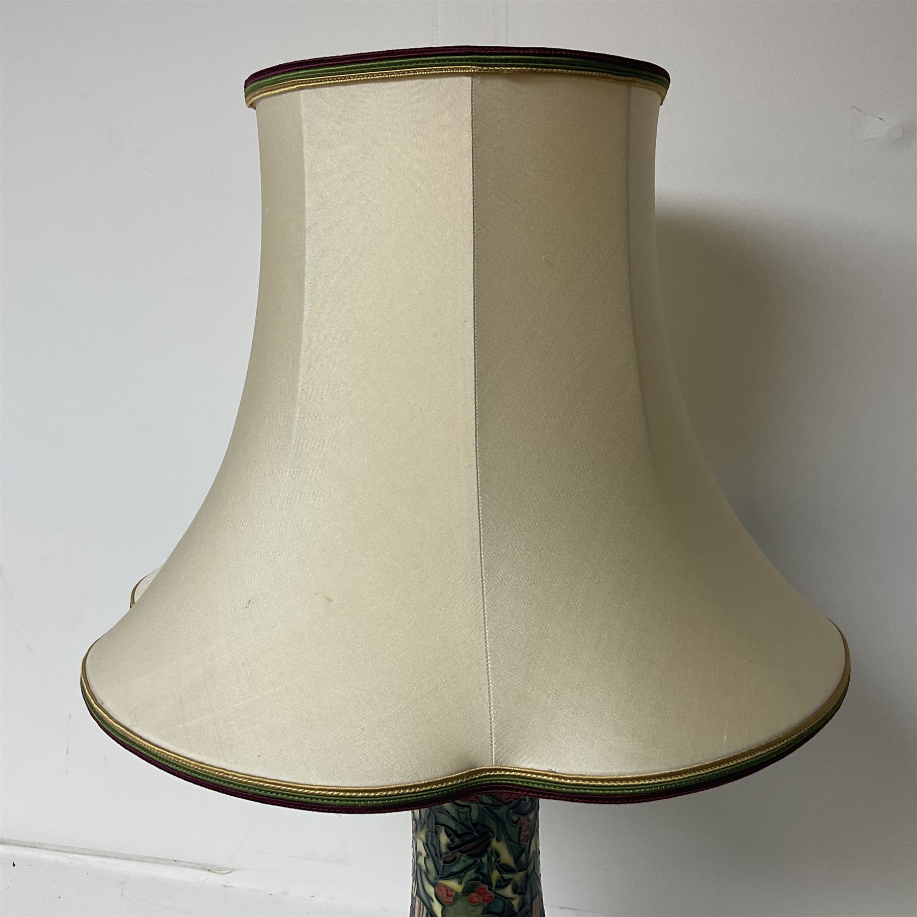 Moorcroft table lamp, of waisted form, decorated in the Holly Hatch pattern, on wooden plinth, with accompanying cream shade of lobed form, with piped detail, H33cm (excluding fitting)