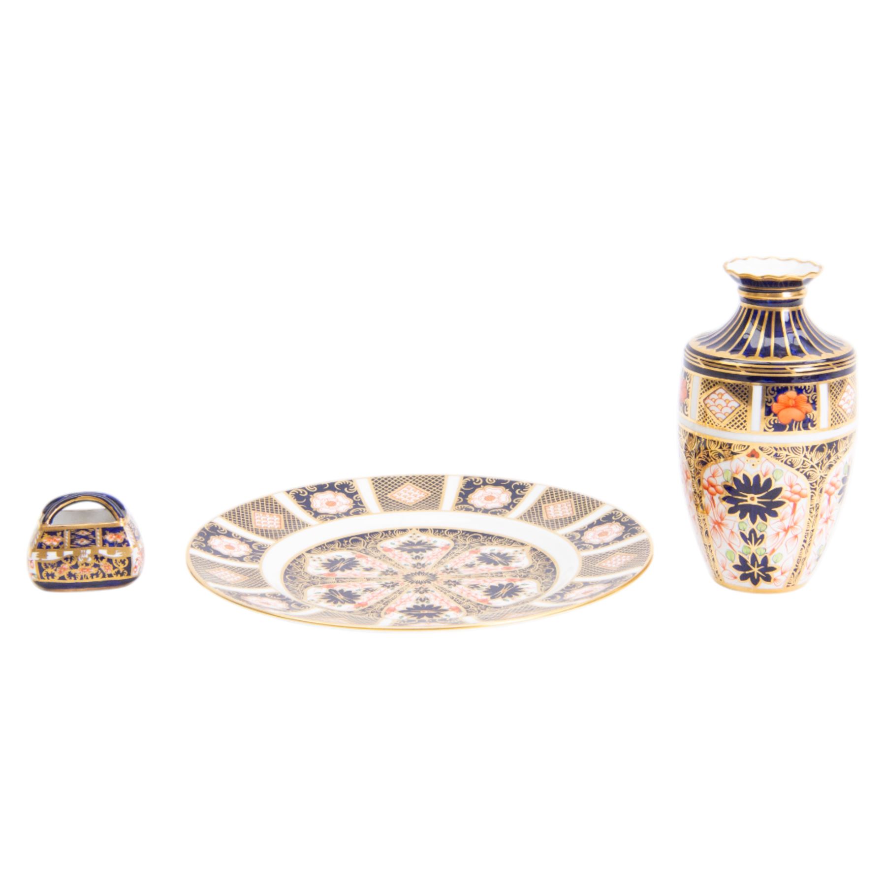 Royal Crown Derby ceramics, comprising Imari 1128 pattern vase of baluster form with fluted rim, 'The Yorkshire Rose' plate, limited edition no. 693/2000 and miniature Witches pattern no. 6299 handbag,  vase H15.5cm