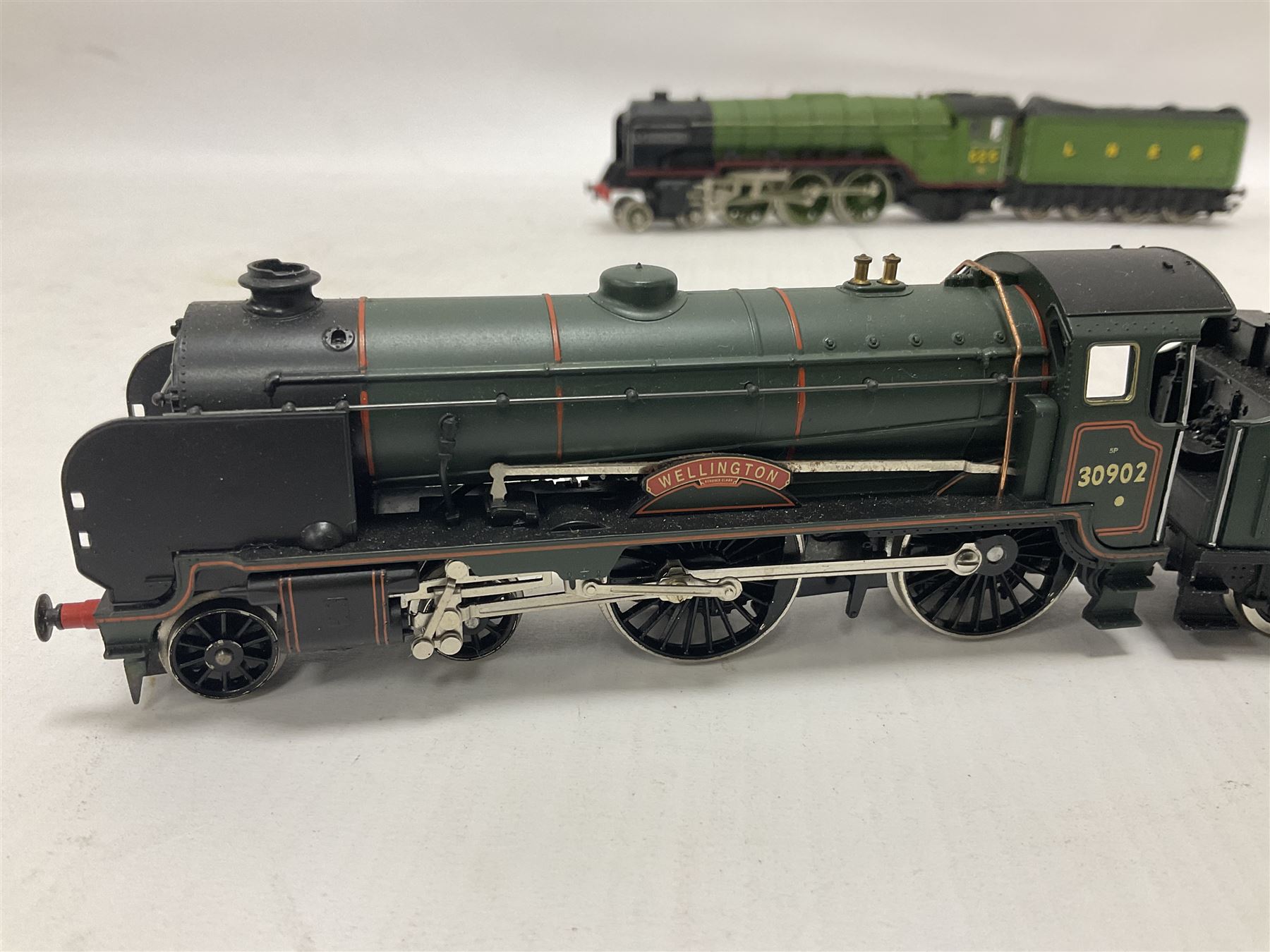 Various makers ‘00’ gauge - Hornby Class D41/1 4-4-0 ‘Yorkshire’ locomotive no.62700 in BR black and Green Schools Class 4-4-0 ‘Wellington’ locomotive no.30902 in BR green; G&R Wrenn Class R1 Tank 0-6-0T locomotive no.1127 in green; Trix Trains Class A2 4-6-2 ‘A.H.Peppercorn’ locomotive no.525 in LNER green (4) 