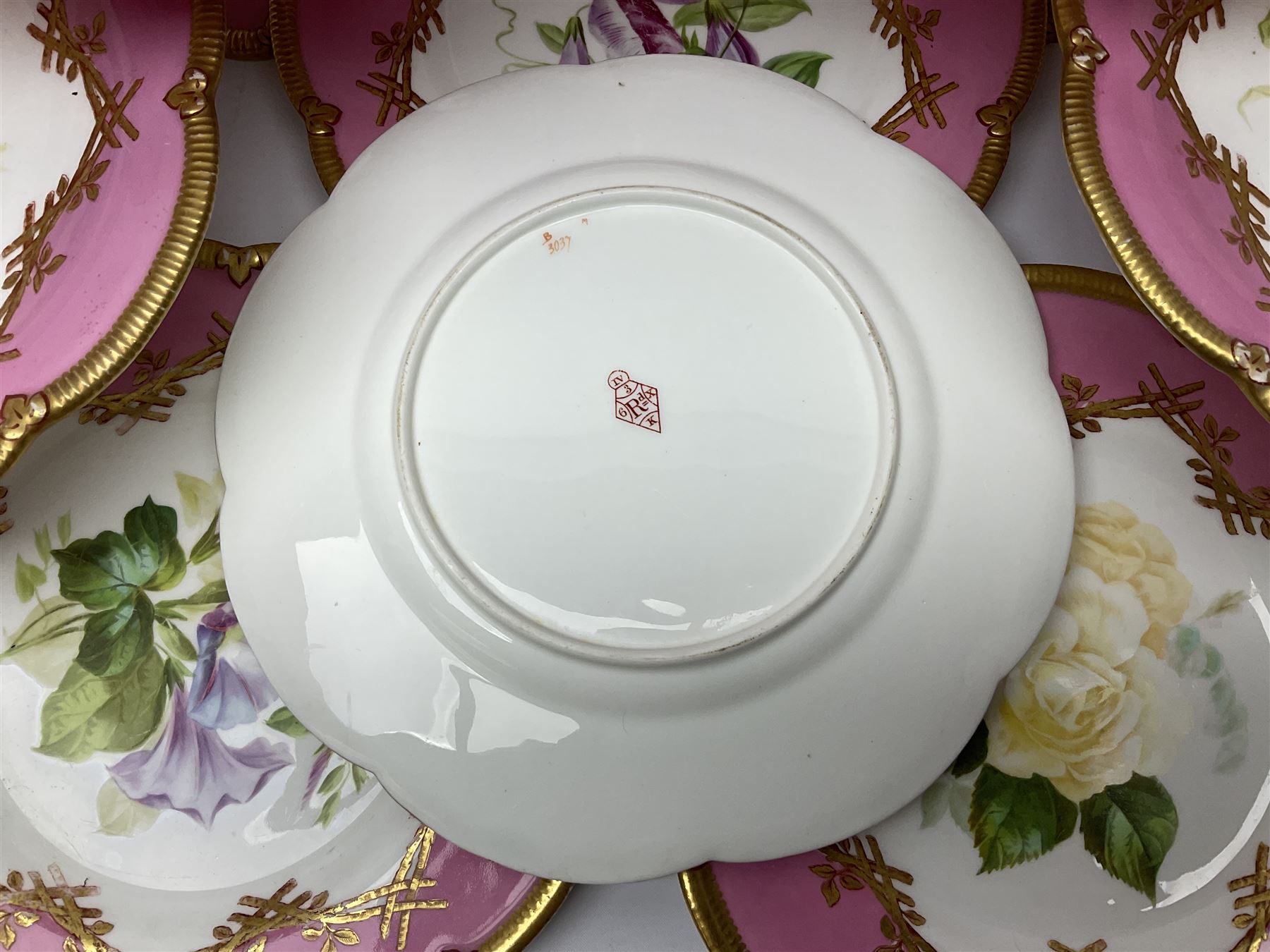 Victorian dessert service, comprising four comports and nine plates, each decorated with floral sprigs to the centre with a pink and gilt border, largest comport H13cm, plate D22.5cm