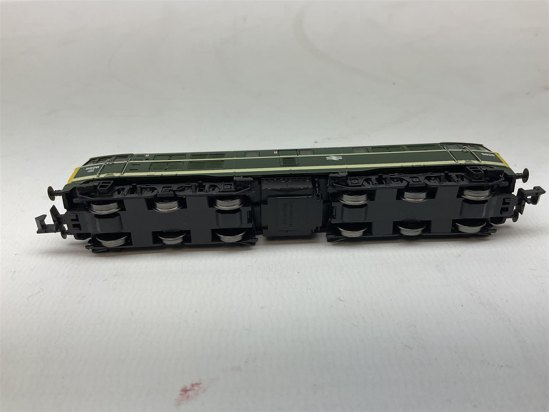 Graham Farish by Bachmann 'N' gauge - Class 31 diesel locomotive no.5826, Class 25/1 locomotive no.D5177 and Class 08 diesel shunter locomotive no.D3785 (3)