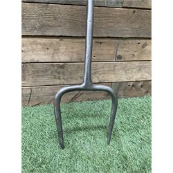 Steel log fork  - THIS LOT IS TO BE COLLECTED BY APPOINTMENT FROM DUGGLEBY STORAGE, GREAT HILL, EASTFIELD, SCARBOROUGH, YO11 3TX