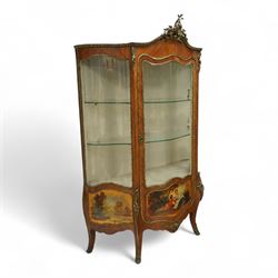 Louis XV revival kingwood Vernis-Martin serpentine fronted vitrine cabinet, arched top with gilt brass foliate mounts, glazed door with two shelves above three painted panels, depicting pastoral scenes, supported on out-swept cabriole legs with gilt brass mounts and sabots.
