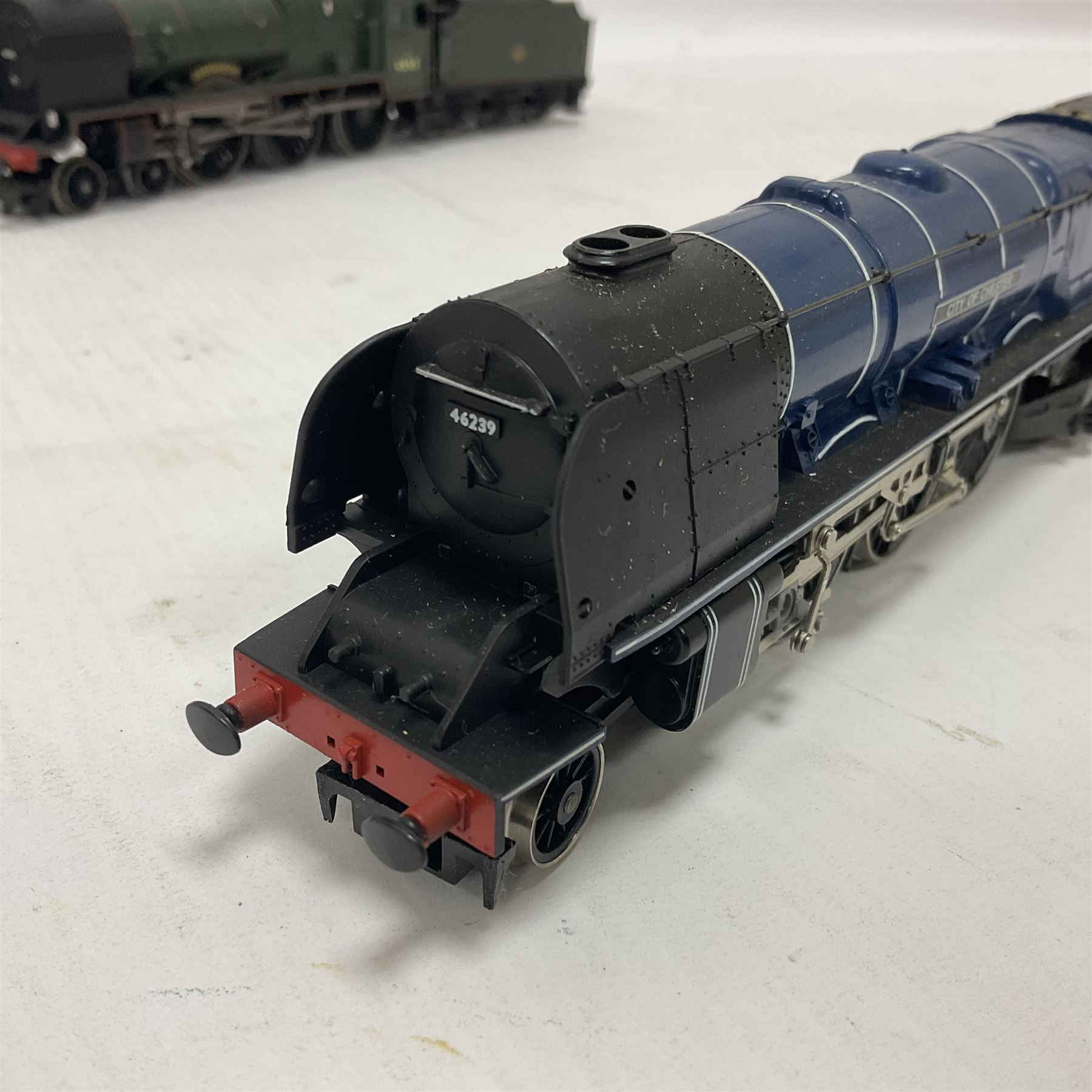 Hornby ‘00’ gauge - Class A3 4-6-2 weathered ‘Flying Scotsman’ locomotive no.60103; Patriot Class 5XP 4-6-2 ‘Caernarvon’ locomotive no.45515; Class 8P 4-6-2 ‘City of Chester’ locomotive no.46239; Saint Class 4-6-0 ‘Clevedon Court’ locomotive no.2937; all unboxed (4)